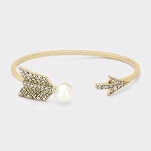 Gold arrow pearl bracelet